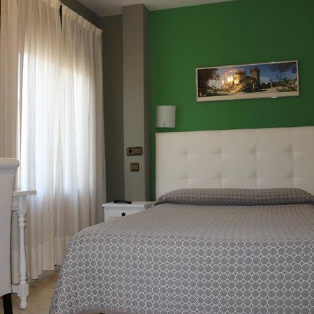 Hostal Don Jaime II Segovia Exterior photo
