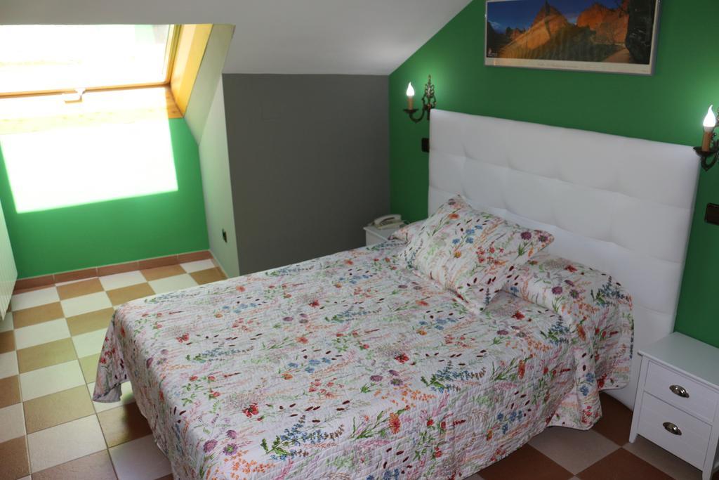 Hostal Don Jaime II Segovia Exterior photo