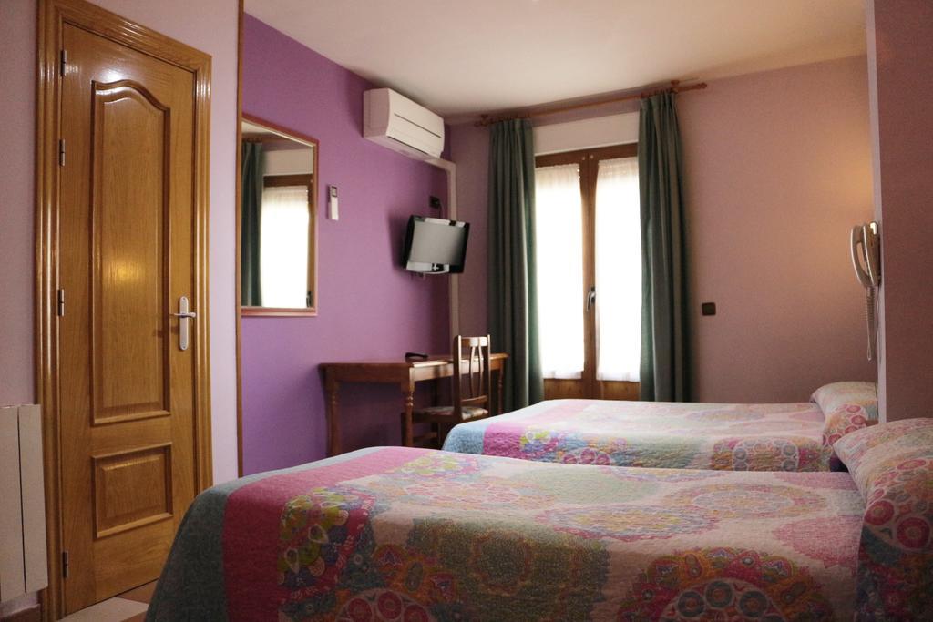 Hostal Don Jaime II Segovia Exterior photo