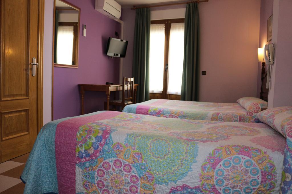 Hostal Don Jaime II Segovia Exterior photo