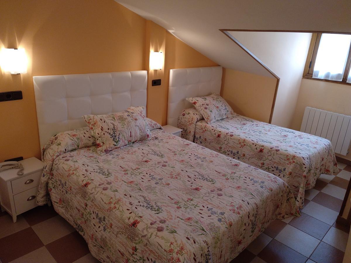 Hostal Don Jaime II Segovia Exterior photo