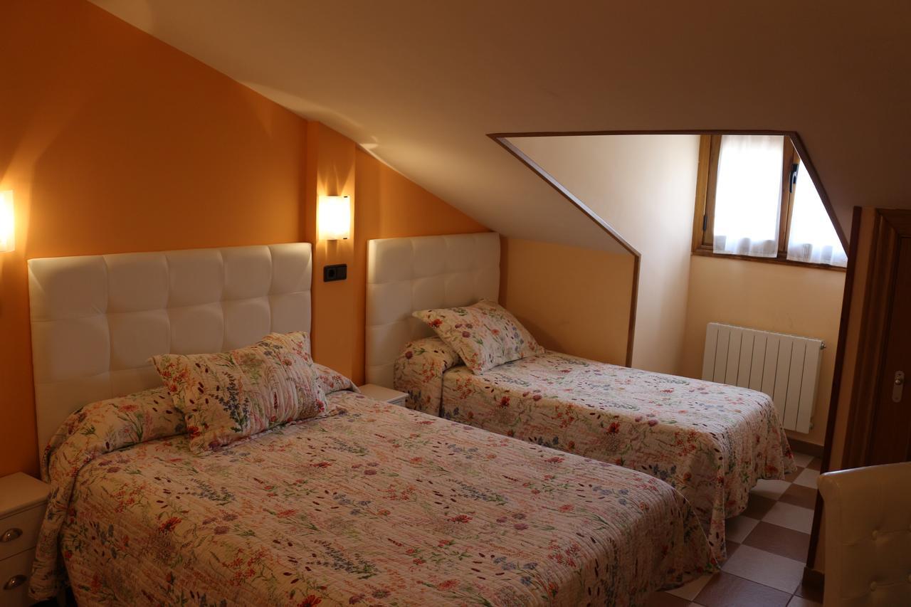 Hostal Don Jaime II Segovia Exterior photo