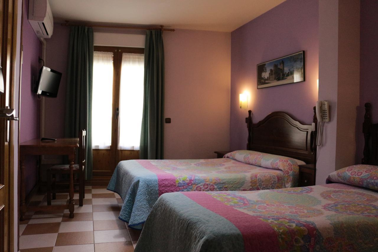 Hostal Don Jaime II Segovia Exterior photo