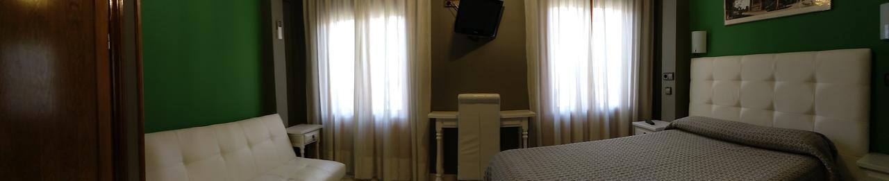 Hostal Don Jaime II Segovia Exterior photo
